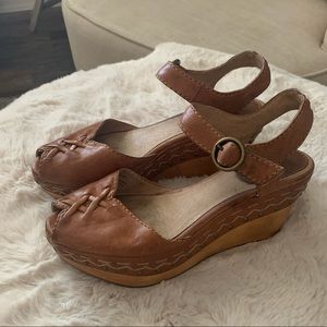 Frye wedges